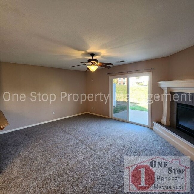 Building Photo - Generously Sized 3 bedroom, 2.5 bathroom i...