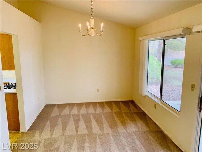 Building Photo - Clean and comfortable townhome in Sun City...