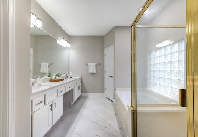 Building Photo - 11706 Canyon Breeze Dr
