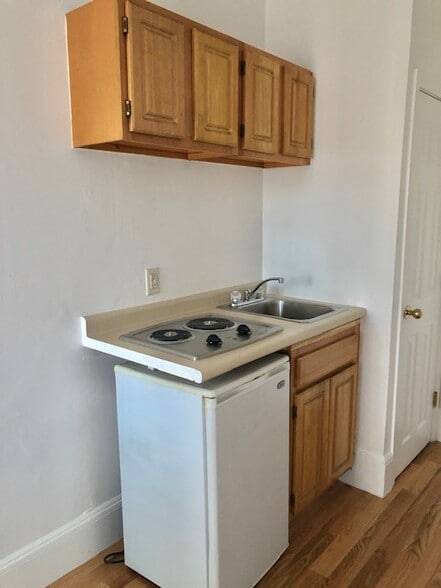 Building Photo - 1079 Beacon St