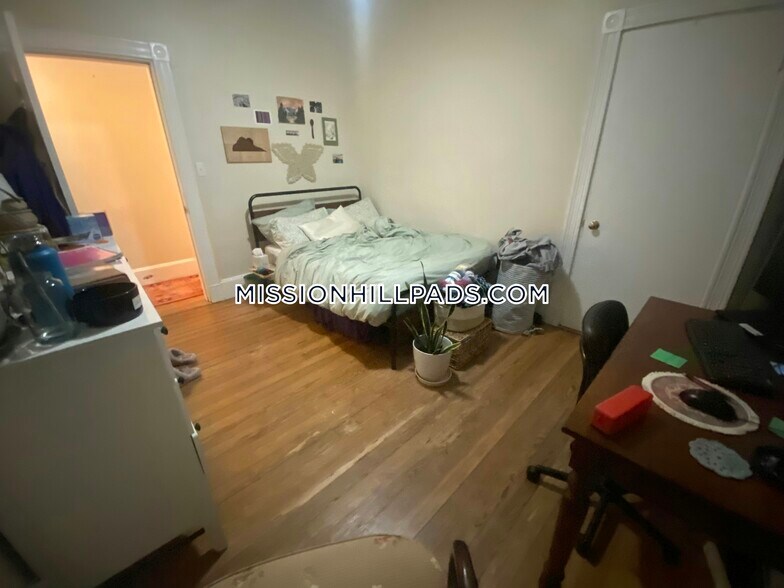 Building Photo - 21 Bucknam St