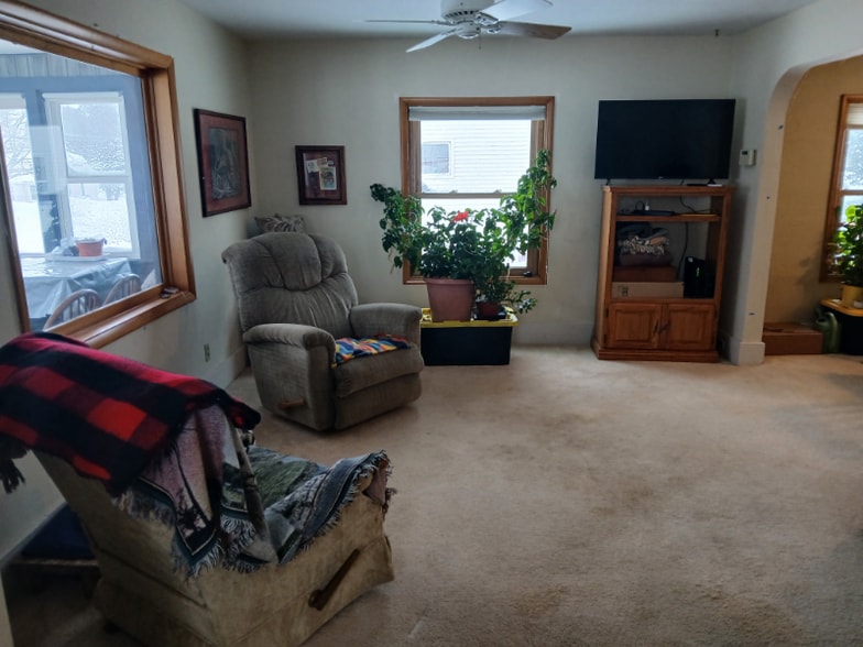 Building Photo - 321 W Mcmillan Ave