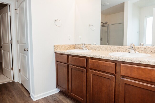 Building Photo - 4624 Plover Dr