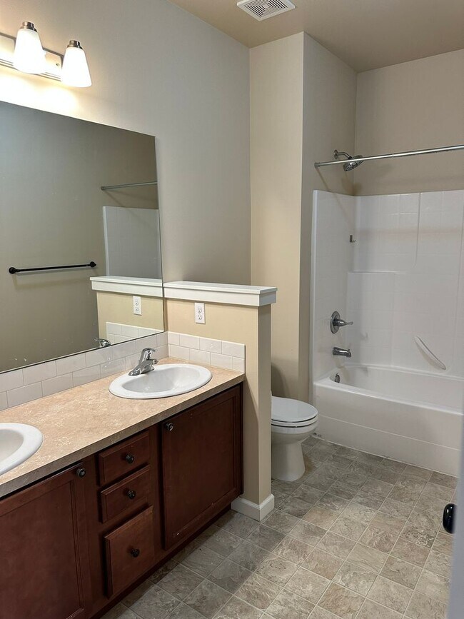 Building Photo - 5bd/2.5ba Renton House