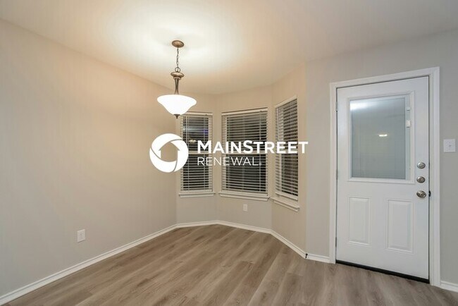 Building Photo - 3 Bedroom Pet-Friendly Home in FORT WORTH, TX with Main Street Renewal
