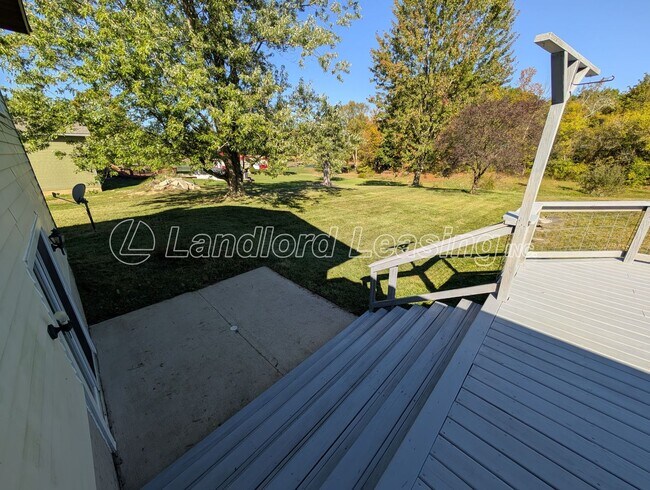 Building Photo - Spacious 4-Bedroom Home with Scenic Views ...