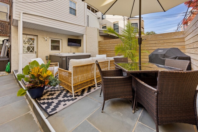 Building Photo - 2207 Lombard St