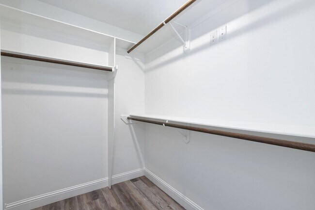 Building Photo - 2 YEAR OLD DUPLEX NEAR ACU!