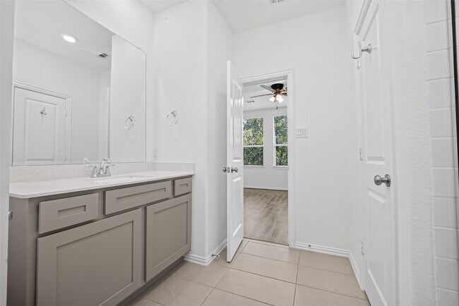 Building Photo - 4743 Glen Isle Dr