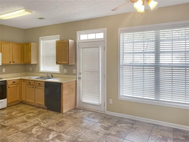 Building Photo - 3033 Kentmere Dr