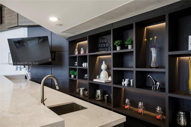 Building Photo - 1000 W Island Blvd