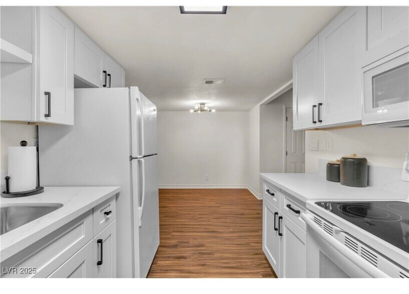 Building Photo - 5160 Indian River Dr
