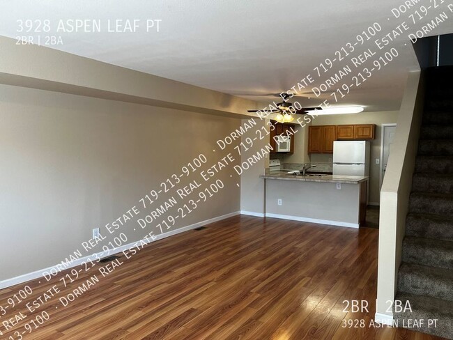 Building Photo - Centrally located townhome