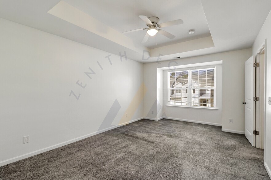 Building Photo - 206 Plumgrass Way