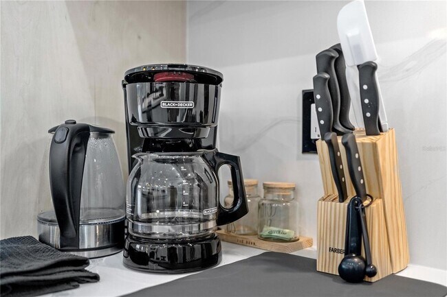 Building Photo - 230 W Pine Valley Ln