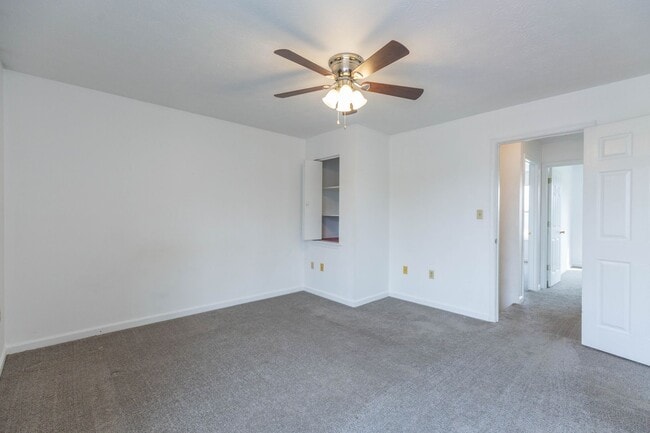 Building Photo - 3 Bed, 2.5 Bath, Townhome in Inwood, WV