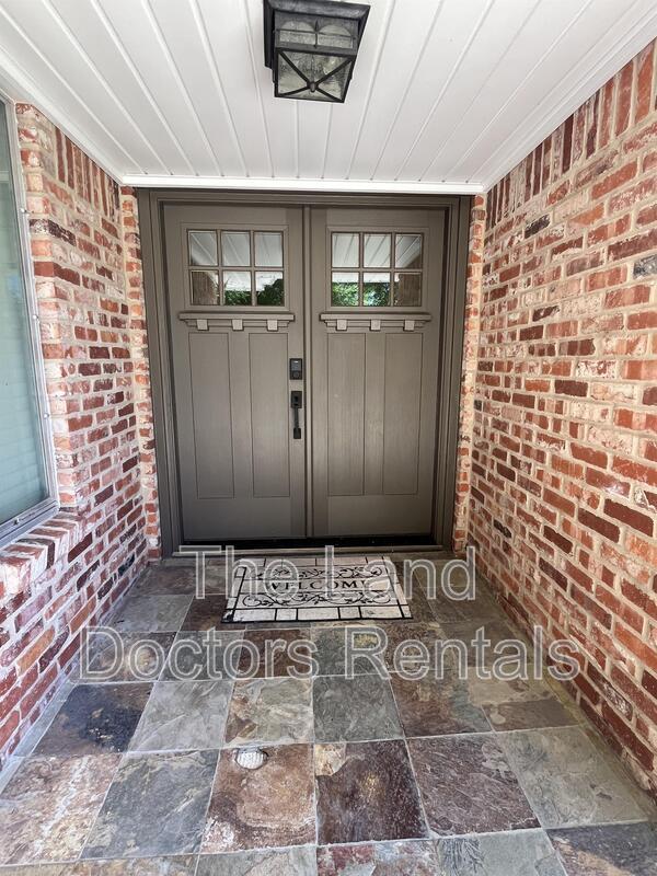 Building Photo - 412 S Country Club Road