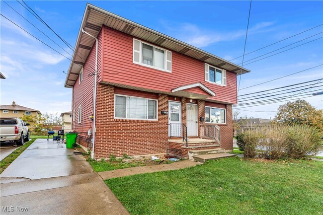 Building Photo - 1392 E 263rd St