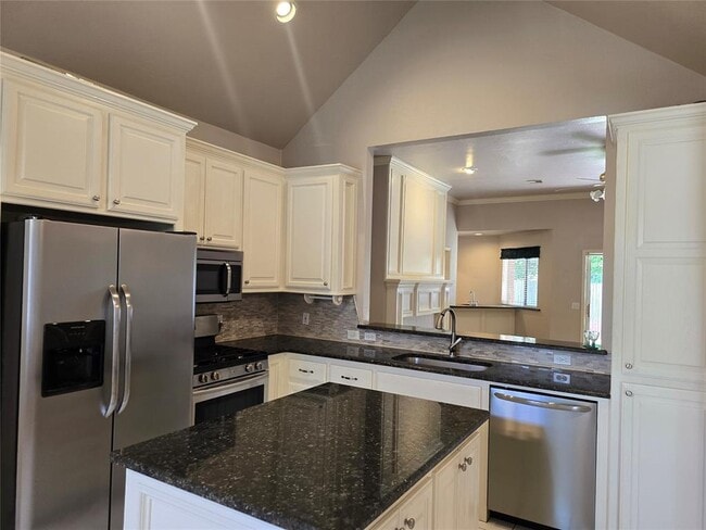 Building Photo - 1823 Chelsea Dr