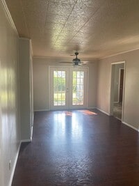 Building Photo - 2225 S Osage Ave