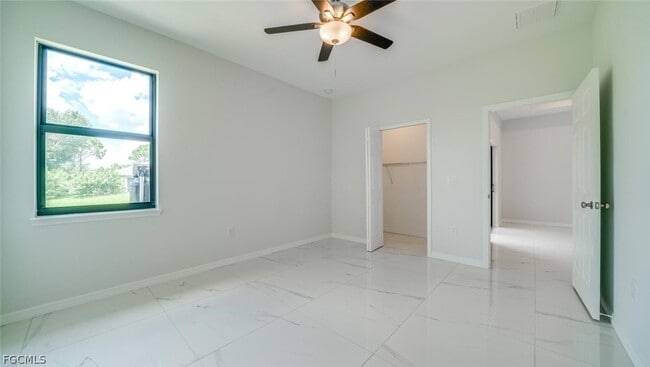 Building Photo - 4864 Golfview Blvd