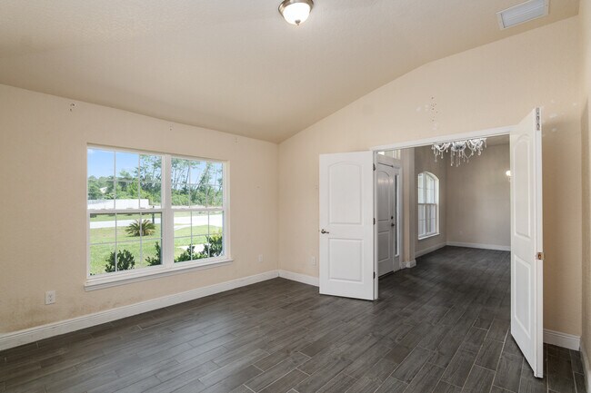 Building Photo - 10910 SW 41st Ave