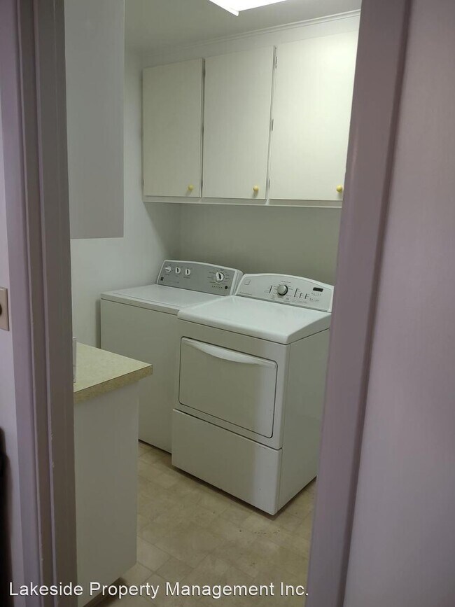 Building Photo - 2 br, 1 bath House - 2145 Darrow