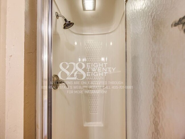 Building Photo - *AVAILABLE NOW!* Spacious 3 Bed/2.5 Bath Condo in East Norman!
