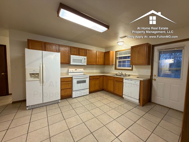 Building Photo - Sabre Circle 497–499 Duplex