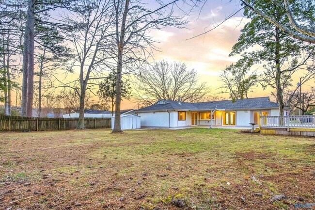 Building Photo - 2008 Burlingame Dr SE