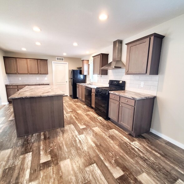 Primary Photo - 8027 Harbour Dr