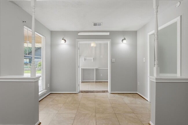 Building Photo - 25611 Timberlane Dr