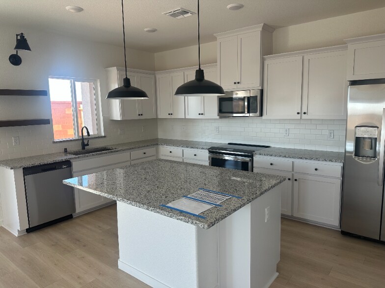 Building Photo - 12320 Verdin Cir