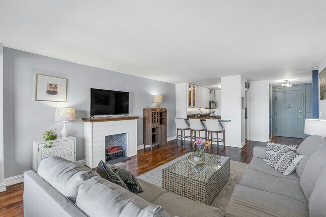 Building Photo - 1203 River Rd