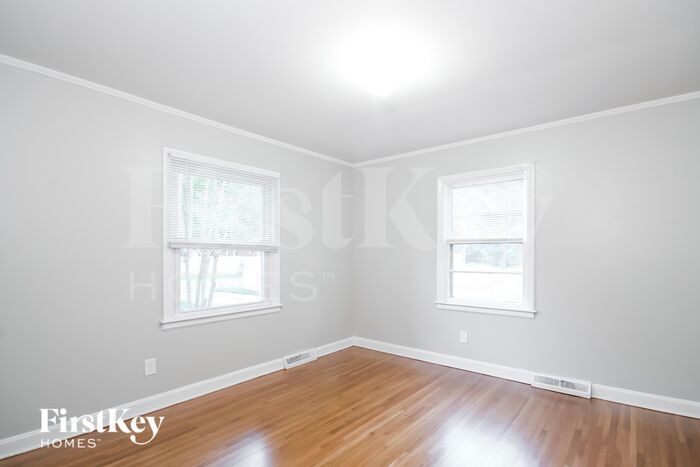 Building Photo - 2324 Markham Ct
