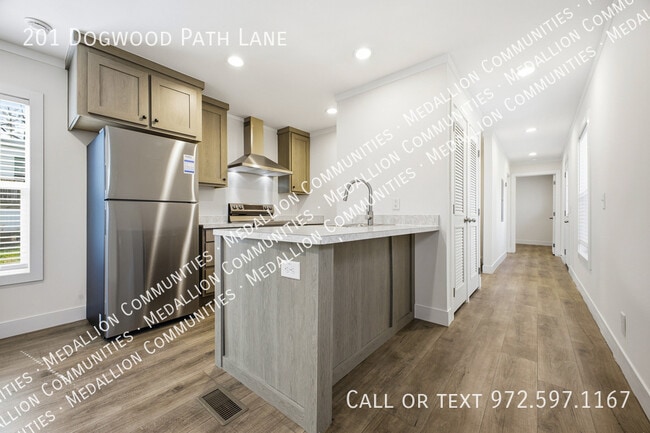 Building Photo - 201 Dogwood Path Ln