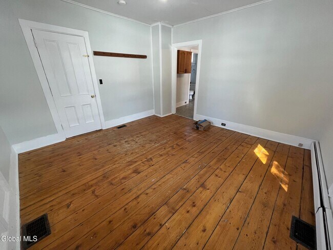 Building Photo - 372 NY-43