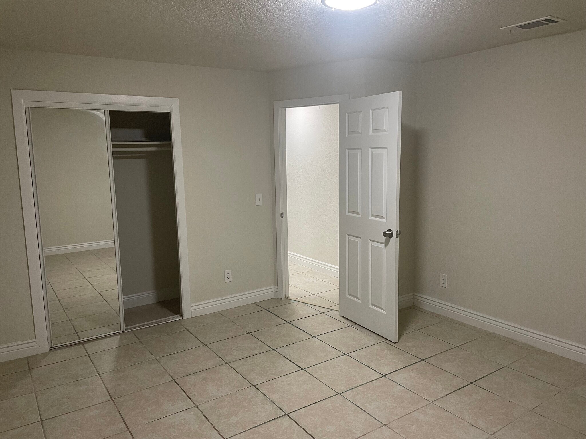 Master Bedroom - 1331 Manor Dr