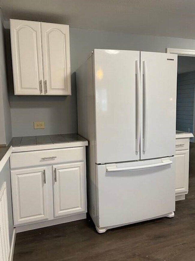 Building Photo - Single-Family Home in Hollister