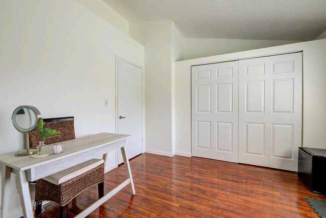 Building Photo - 2900 Dorchester Ln