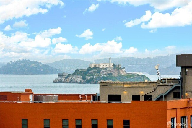 Building Photo - 101 Lombard St