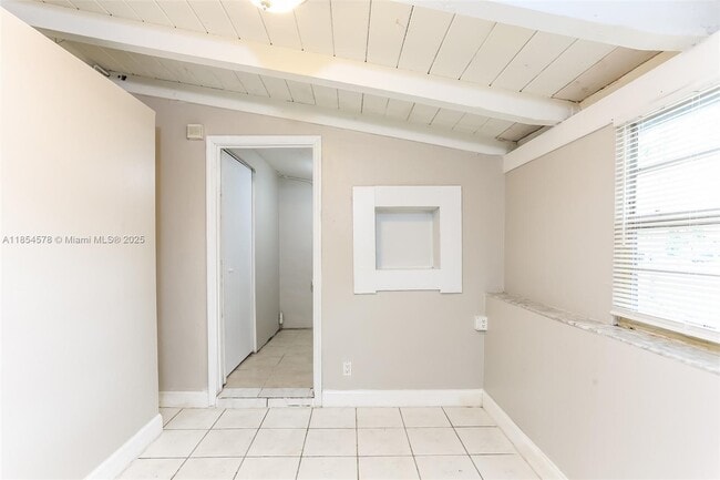 Building Photo - 1290 SW 28th Ave