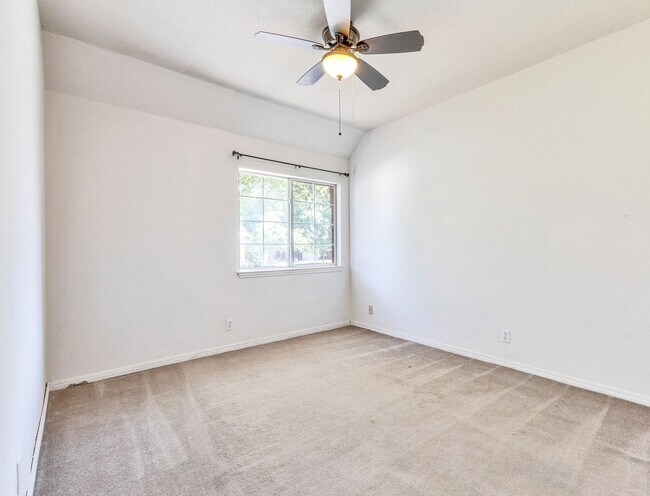Building Photo - Beautiful Home in Shady Hollows Available ...