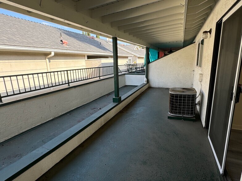 Building Photo - 4041 Franklin Ave