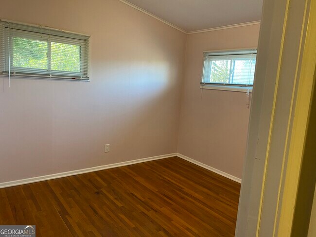 Building Photo - 22 Willow Dr