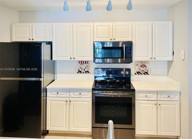 Building Photo - 1200 Town Center Dr