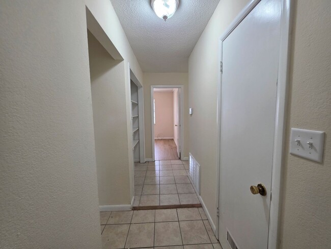 Building Photo - 5BR/2BA home with large family room