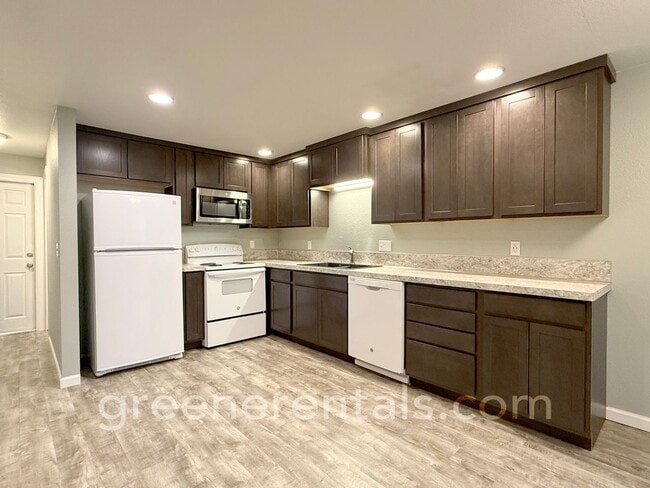 Building Photo - 2BR/1BA Duplex in Desirable West Olympia L...