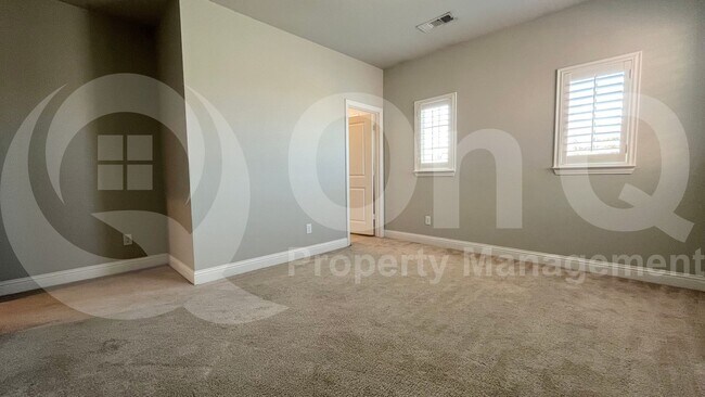 Building Photo - 7005 Golf Club Dr