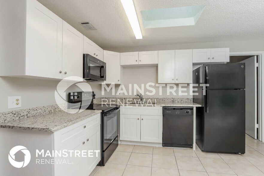 Building Photo - 3226 1st Pl